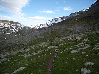 Pyrenees - Parque Nacional de Ordesa y Monte Perdido - by the Refugio de Goriz - panoramio (1)