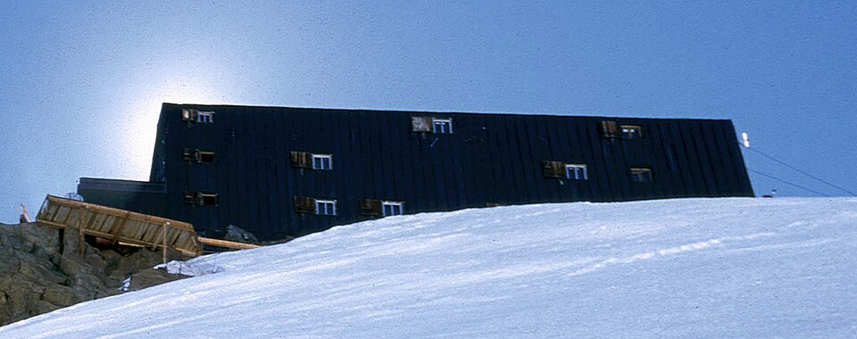 Hut Capanna Regina Margherita on 4554 m