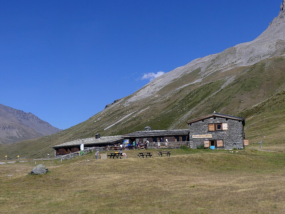 Refuge du Plan du Lac en soirée d'été (août 2022)