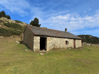 Photo de Cabane de l'étang de la Pradella