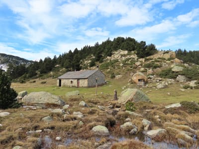 Photo de Cabane de l'étang de la Pradella