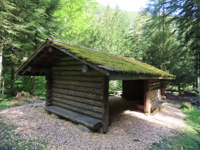 Photo de Cabane de la grotte de Vallorbe