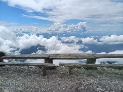 Photo de Gomiščkovo zavetišče na Krnu